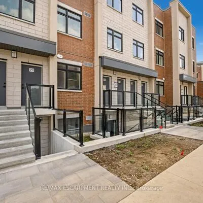 1075,&nbsp;Douglas McCurdy, Lakeview, Mississauga