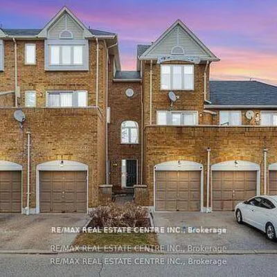 45,&nbsp;Bristol, Hurontario, Mississauga
