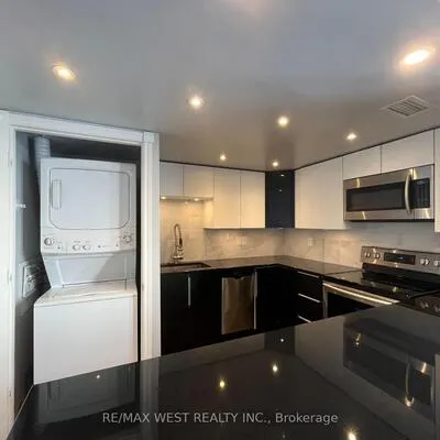 300,&nbsp;Webb, City Centre, Mississauga