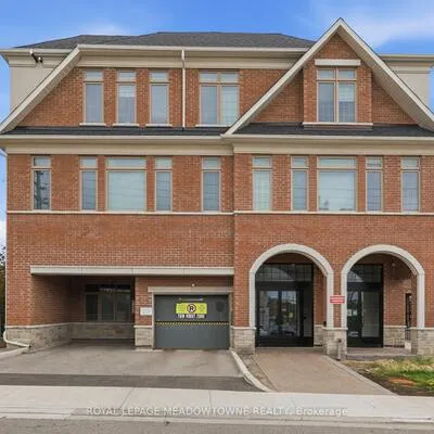 215,&nbsp;Broadway, Streetsville, Mississauga