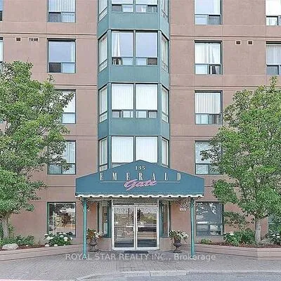 135,&nbsp;Hillcrest, Cooksville, Mississauga