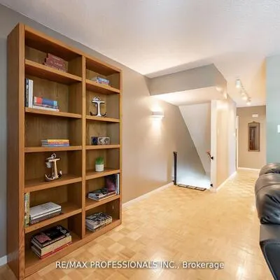 405,&nbsp;Hyacinthe, Mississauga Valleys, Mississauga