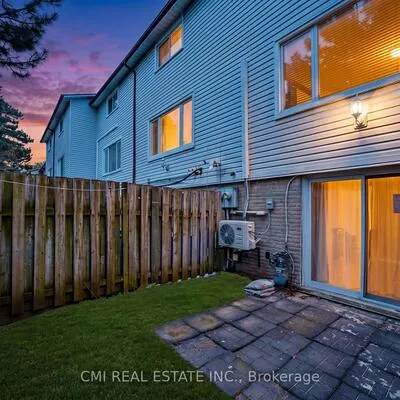 2440,&nbsp;Bromsgrove, Clarkson, Mississauga