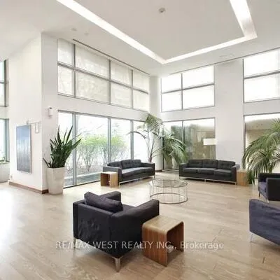 225,&nbsp;Webb, City Centre, Mississauga