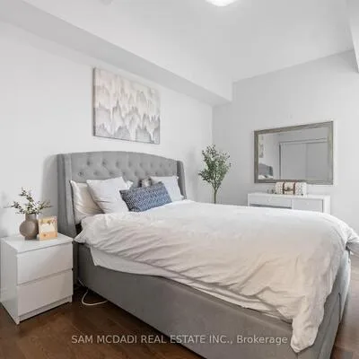 215,&nbsp;Broadway, Streetsville, Mississauga