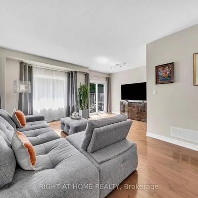 740,&nbsp;Village Green, Lakeview, Mississauga