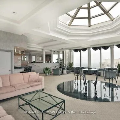 45,&nbsp;Kingsbridge Garden, Hurontario, Mississauga
