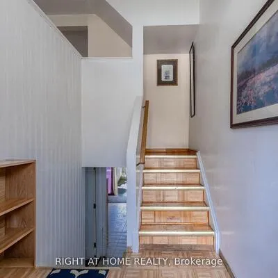 1221,&nbsp;Dundix, Applewood, Mississauga