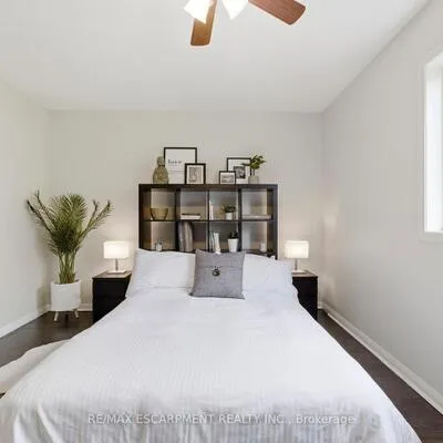 80,&nbsp;Acorn, Hurontario, Mississauga