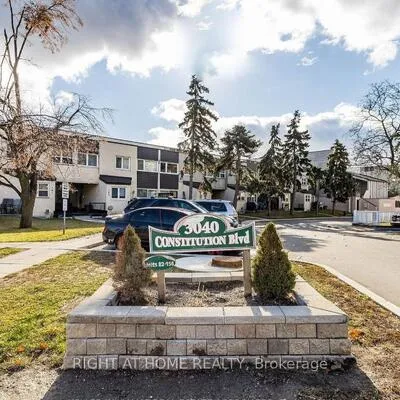 3040,&nbsp;Constitution, Applewood, Mississauga