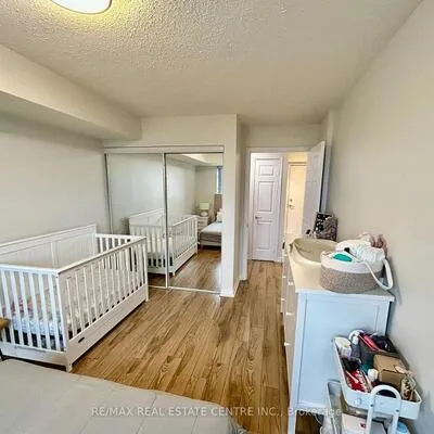 35,&nbsp;Kingsbridge Garden, Hurontario, Mississauga