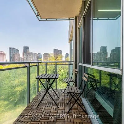 220,&nbsp;Burnhamthorpe, City Centre, Mississauga