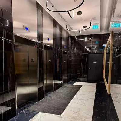 202,&nbsp;Burnhamthorpe, Mississauga Valleys, Mississauga