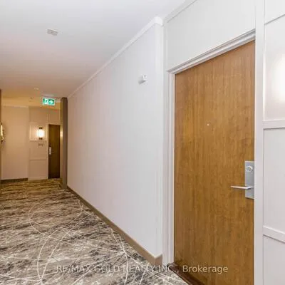 1055,&nbsp;Southdown, Clarkson, Mississauga