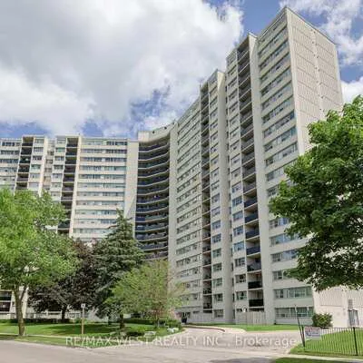 530,&nbsp;Lolita, Mississauga Valleys, Mississauga