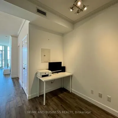 223,&nbsp;Webb, City Centre, Mississauga