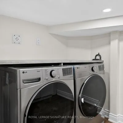 833,&nbsp;Scollard, East Credit, Mississauga