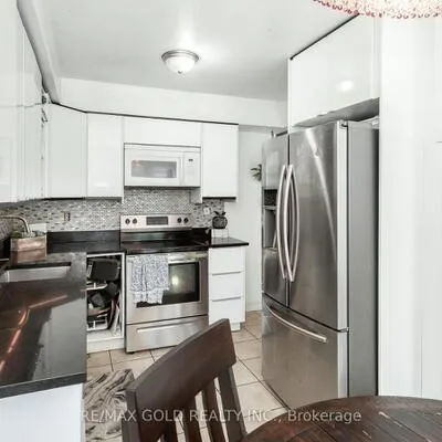 800,&nbsp;Dundas, Erindale, Mississauga