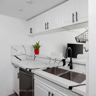 880,&nbsp;Dundas, Erindale, Mississauga