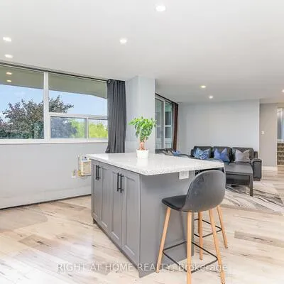 530,&nbsp;Lolita, Mississauga Valleys, Mississauga