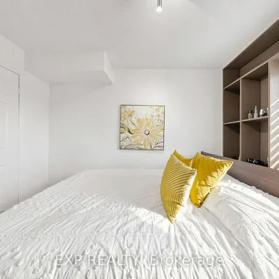 455,&nbsp;Apache, Hurontario, Mississauga