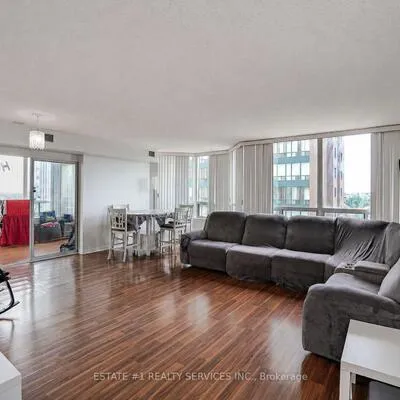 135,&nbsp;Hillcrest, Cooksville, Mississauga