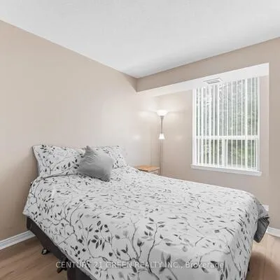 135,&nbsp;Hillcrest, Cooksville, Mississauga