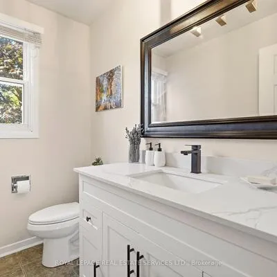 2440,&nbsp;Bromsgrove, Clarkson, Mississauga