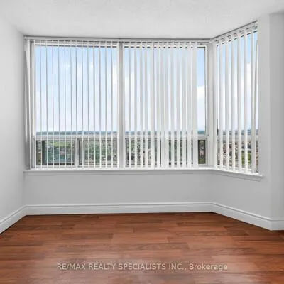 135,&nbsp;Hillcrest, Cooksville, Mississauga