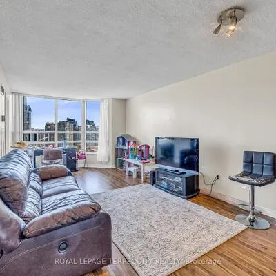 250,&nbsp;Webb, City Centre, Mississauga