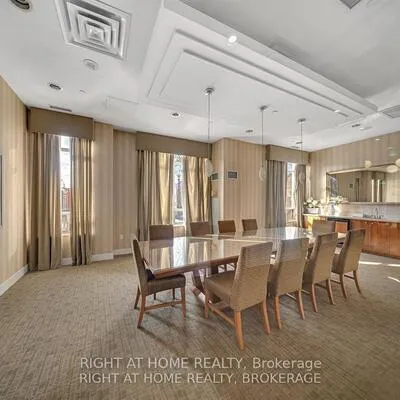 55,&nbsp;Strathaven, Hurontario, Mississauga