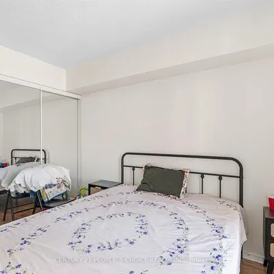 155,&nbsp;Hillcrest, Cooksville, Mississauga