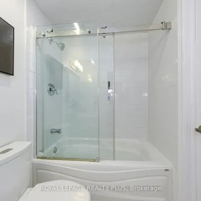 640,&nbsp;RATHBURN, Rathwood, Mississauga