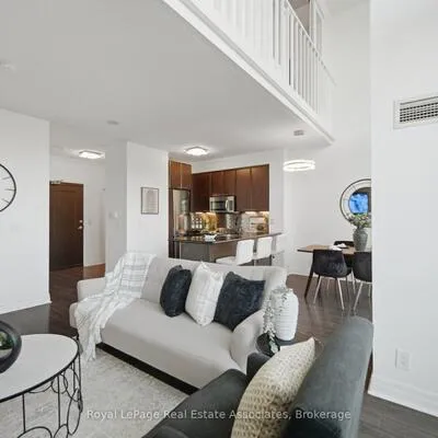 220,&nbsp;Burnhamthorpe, City Centre, Mississauga