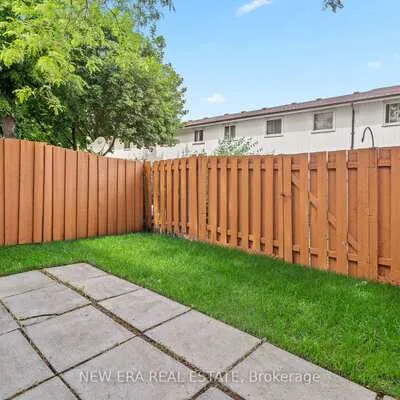 2440,&nbsp;Bromsgrove, Clarkson, Mississauga