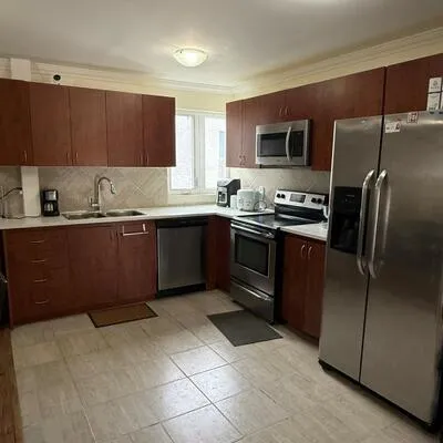 1055,&nbsp;DUNDAS, Applewood, Mississauga