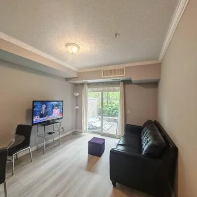 570,&nbsp;Lolita, Mississauga Valleys, Mississauga