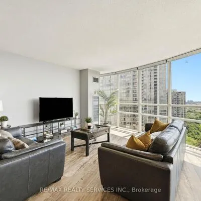 50,&nbsp;Eglinton, Hurontario, Mississauga