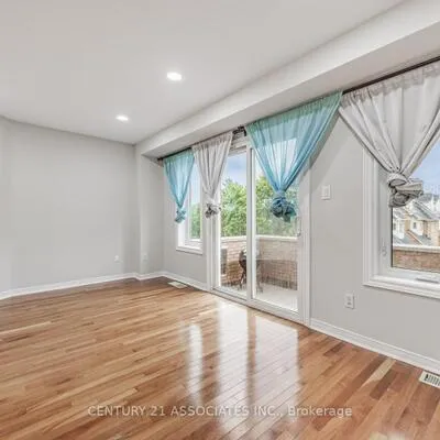 60,&nbsp;Barondale, Hurontario, Mississauga