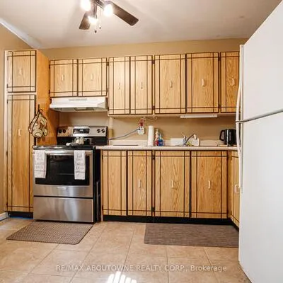 2440,&nbsp;Bromsgrove, Clarkson, Mississauga