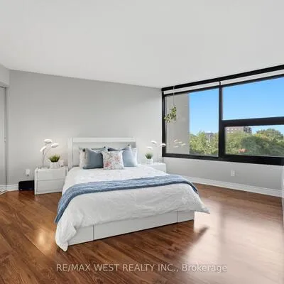 1300,&nbsp;Bloor, Applewood, Mississauga