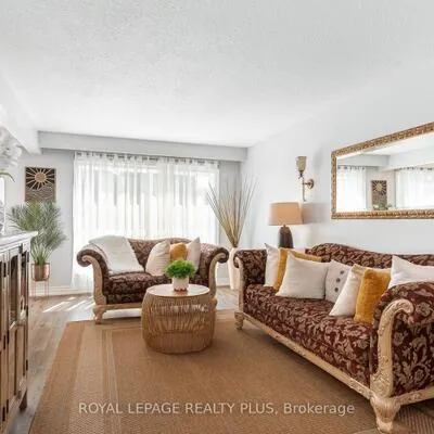2380,&nbsp;Bromsgrove, Clarkson, Mississauga