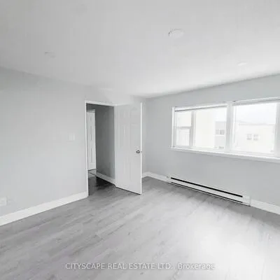 1055,&nbsp;Dundas, Applewood, Mississauga