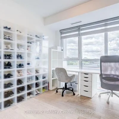 1063,&nbsp;Douglas McCurdy, Lakeview, Mississauga