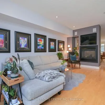 68,&nbsp;Compass, Port Credit, Mississauga