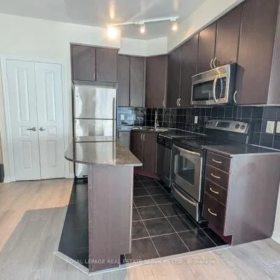 225,&nbsp;Webb, City Centre, Mississauga