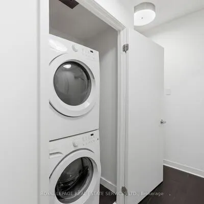 360,&nbsp;Square One, City Centre, Mississauga