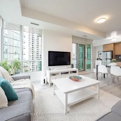 220,&nbsp;Burnhamthorpe, City Centre, Mississauga