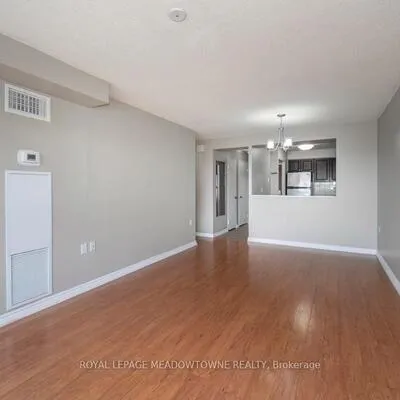 1110,&nbsp;Walden, Clarkson, Mississauga