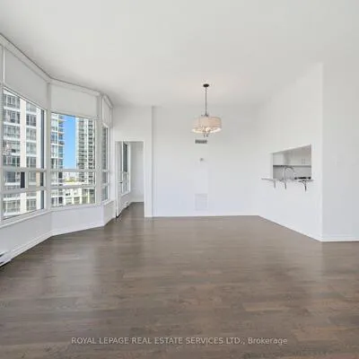 250,&nbsp;Webb, City Centre, Mississauga
